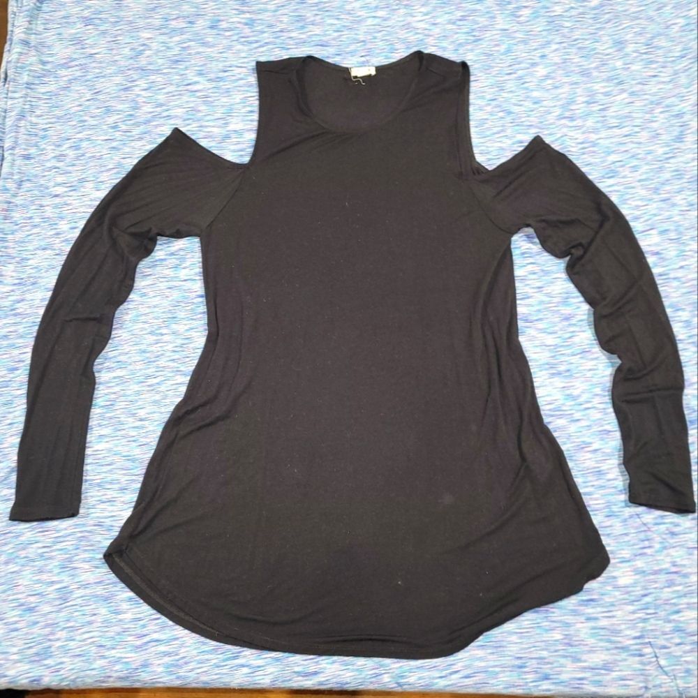 Garage Size Medium Women's Black Cold Shoulder Top